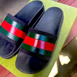 Fairly worn men’s Gucci slide with box